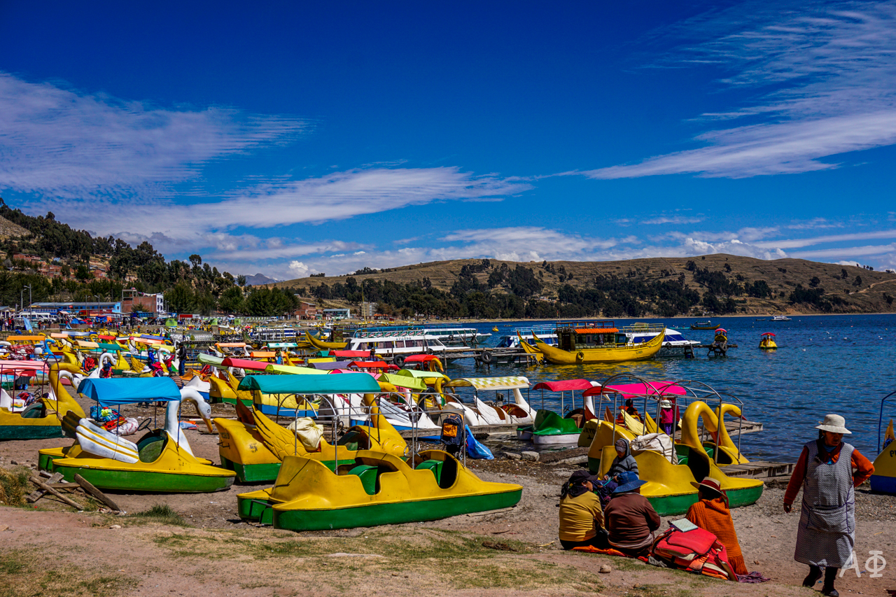 8) Copacabana, λίμνη Titicaca, Βολιβία (ευτυχία)