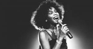 Ετοιμάζεται το πρώτο επίσημα εγκεκριμένο ντοκιμαντέρ για την Whitney Houston.