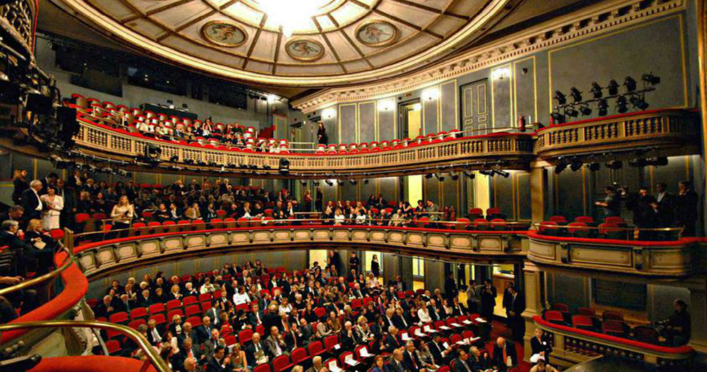 Εθνικό Θέατρο: Εισιτήρια με 10 € για όλες τις παραστάσεις του.