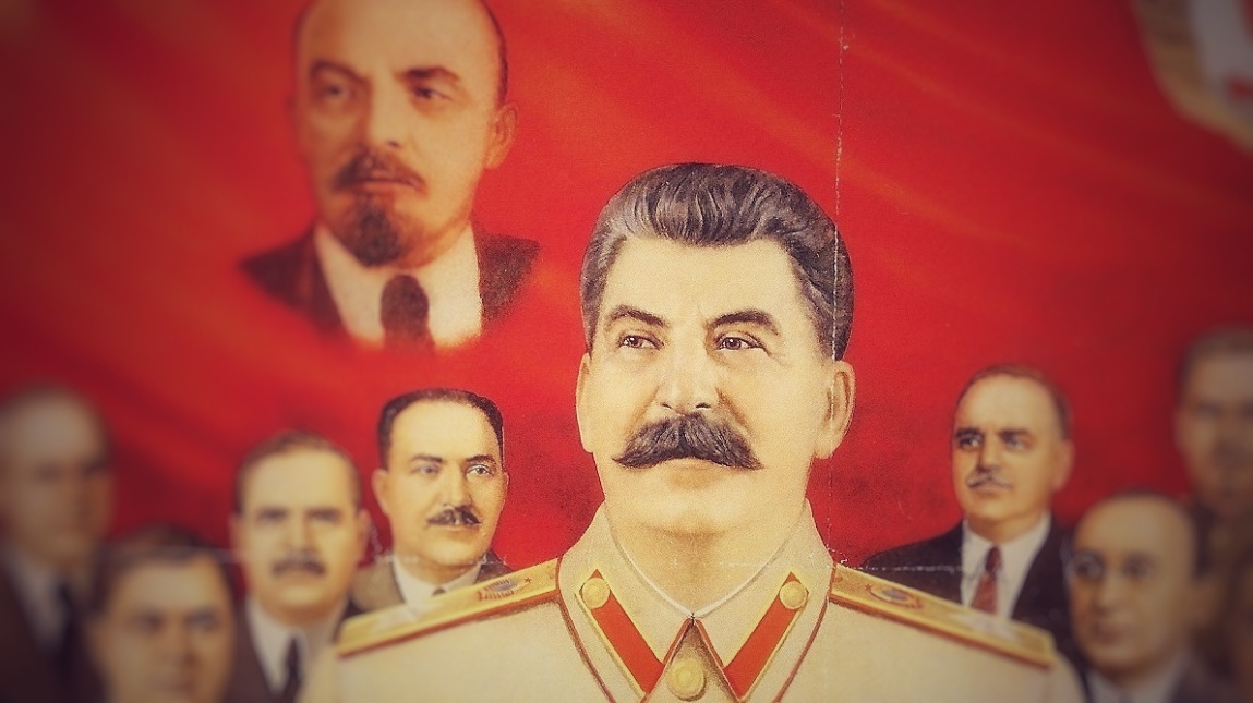 Εκ των έξω – Ο Στάλιν, η Παναγία και οι αθεόφοβοι (πρωταγωνιστές των 7 ημερών)