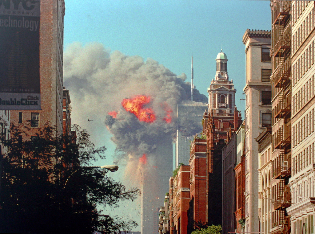 Έντεκα Σεπτεμβρίου 2001. Η επίθεση στη Νέα Υόρκη και η μέρα που μάθαμε πως πεδίο πολέμου μπορούν να γίνουν οι “απαραβίαστες” πόλεις μας