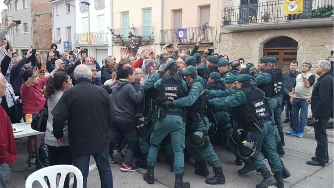 1η Οκτώβρη. Η μέρα που η Ισπανική κυβέρνηση έχασε, επικοινωνιακά, τη μάχη με τους Καταλανούς αυτονομιστές