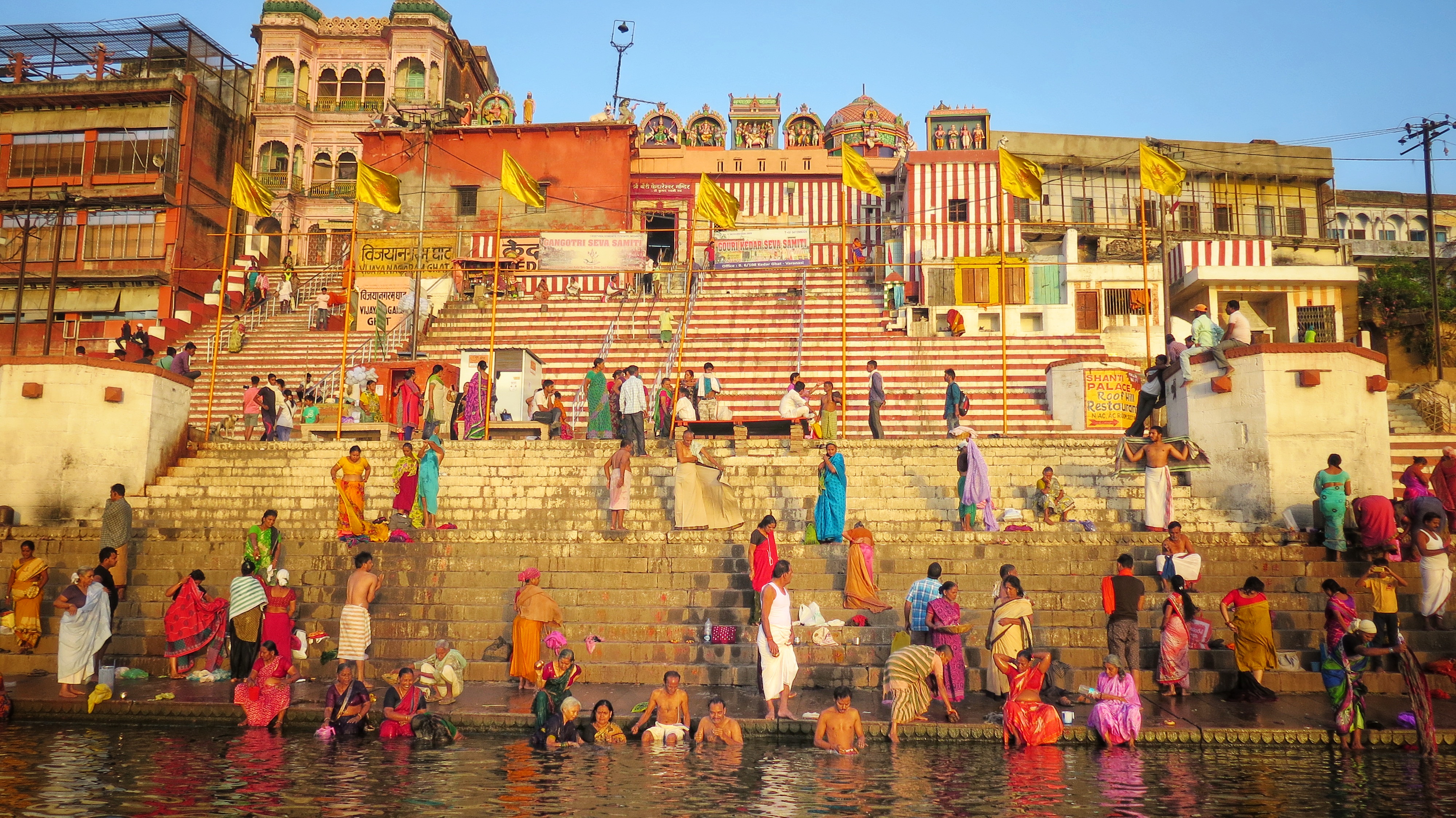 Ταξίδι. Ινδία. Βαρανάσι. Η θεά Ganga και η ατελείωτη θάλασσα των χρωμάτων