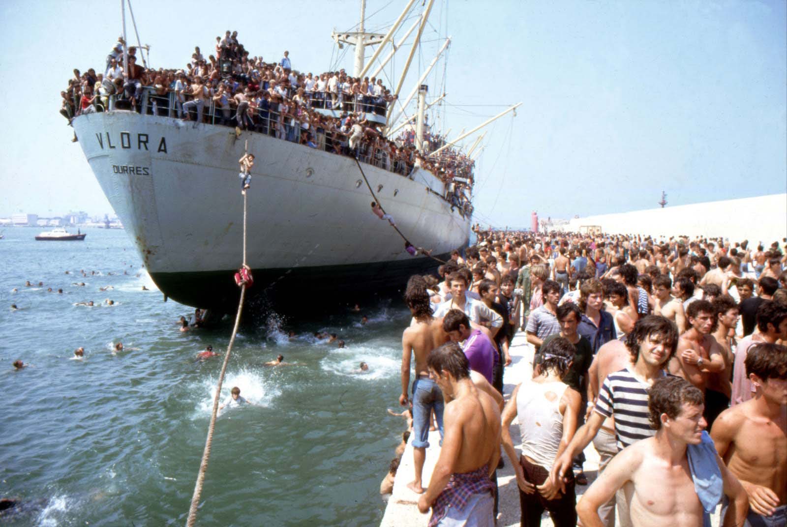 1991 – Το μακρύ ταξίδι του Vlora – Τα κλειστά σύνορα της Ιταλίας στους Αλβανούς μετανάστες