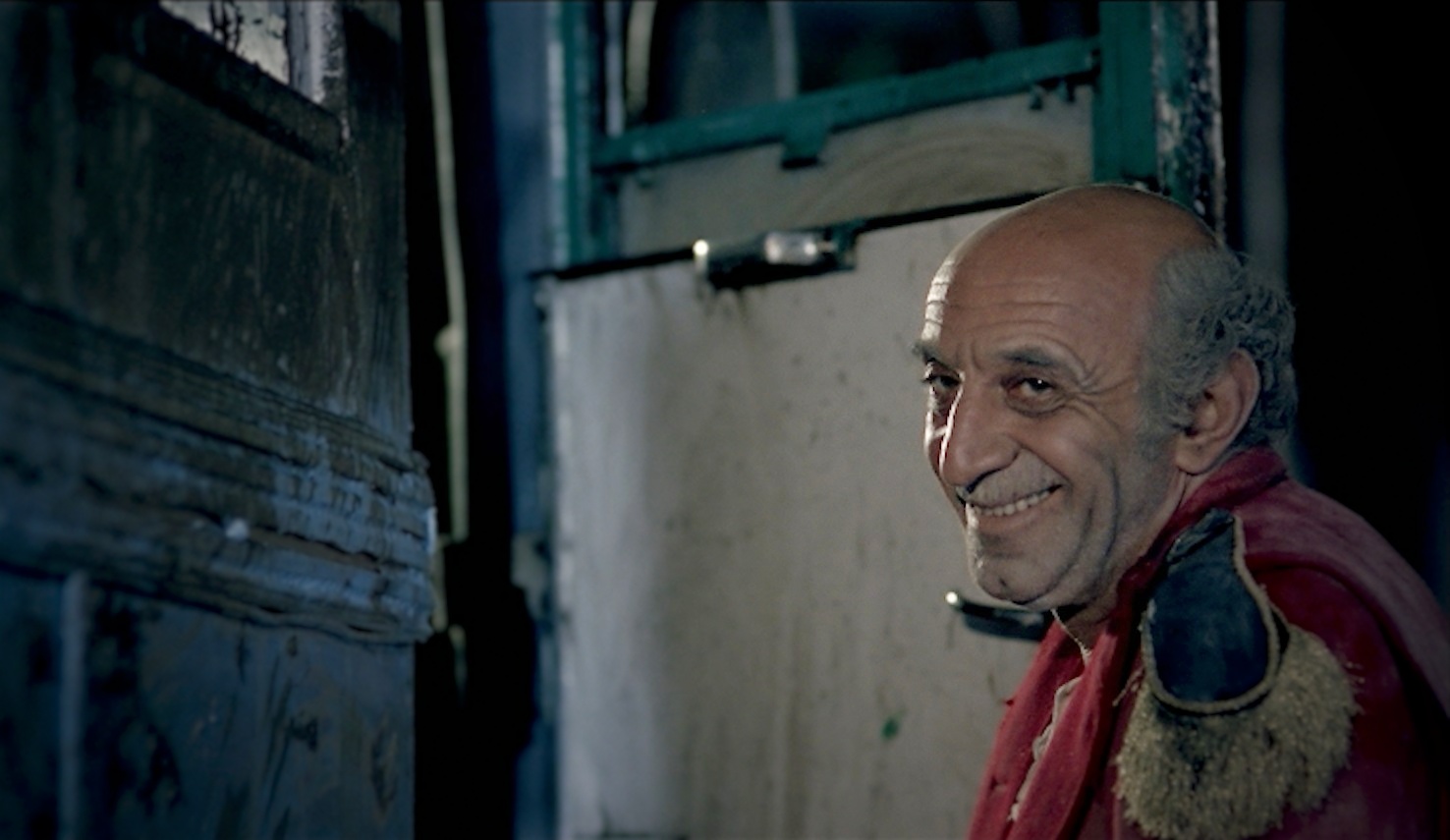 Σινεμά. “Όλο γελούσε”, μία ταινία του Θόδωρου Μαραγκού για τον ηθοποιό Κώστα Τσάκωνα