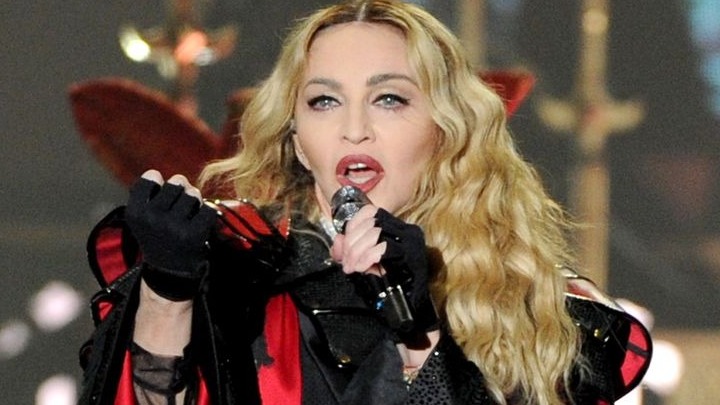 Ο Ντέξτερ Φλέτσερ θέλει να σκηνοθετήσει ταινία για τη Madonna