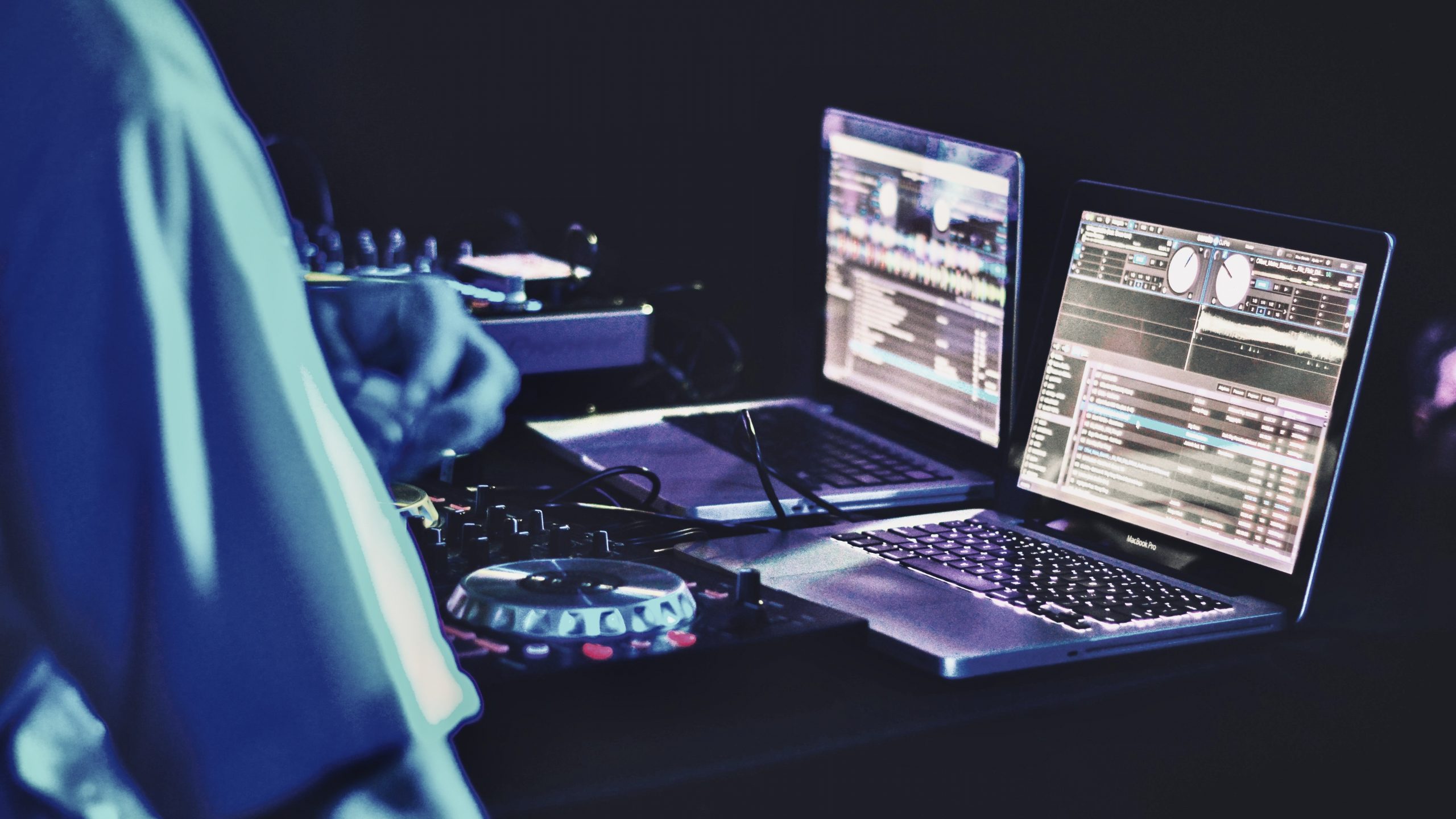 Clubbing στο σπίτι: πώς το live streaming έκανε τα DJ sets προσβάσιμα σε όλους