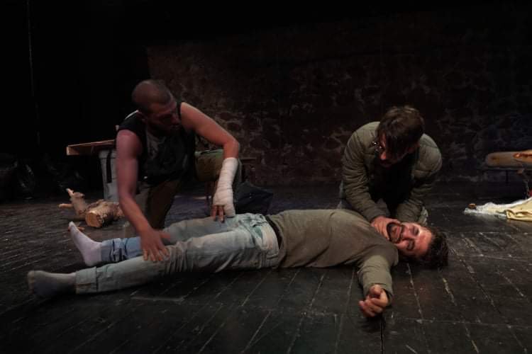 Κριτική | «Οι εκτελεστές» του Γιώργου Σκούρτη στο Θέατρο Αλκμήνη: η έσχατη (κατα)κραυγή  μιας εξουσίας άδικης