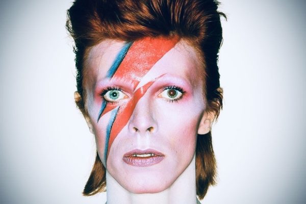 To backstage σύμπαν του David Bowie!