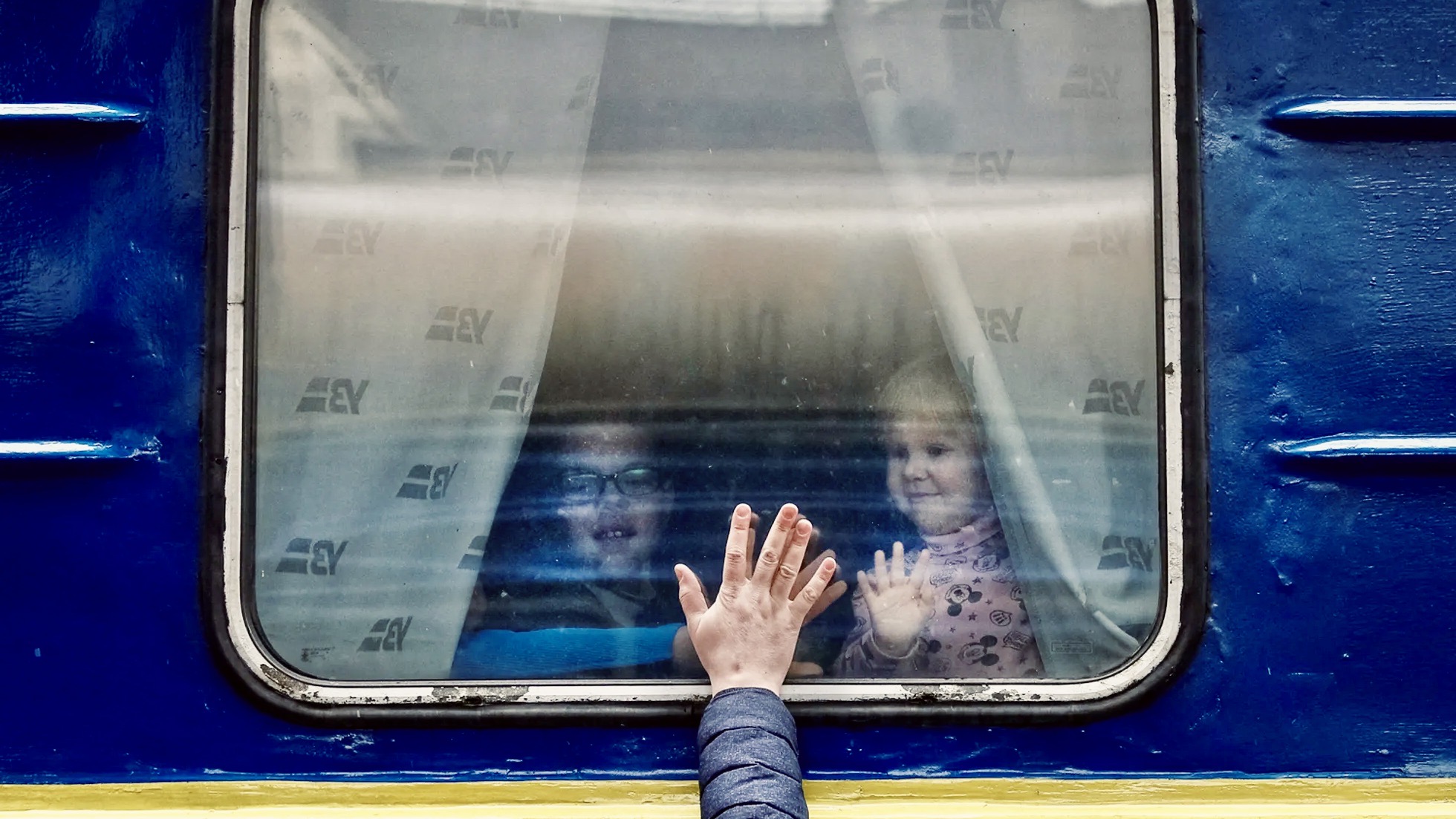 Φωτογραφία | Τα τελευταία “αντίο” των Ουκρανών στις οικογένειές τους – Αναζητώντας άσυλο μακριά από τη βαρβαρότητα του πόλεμου