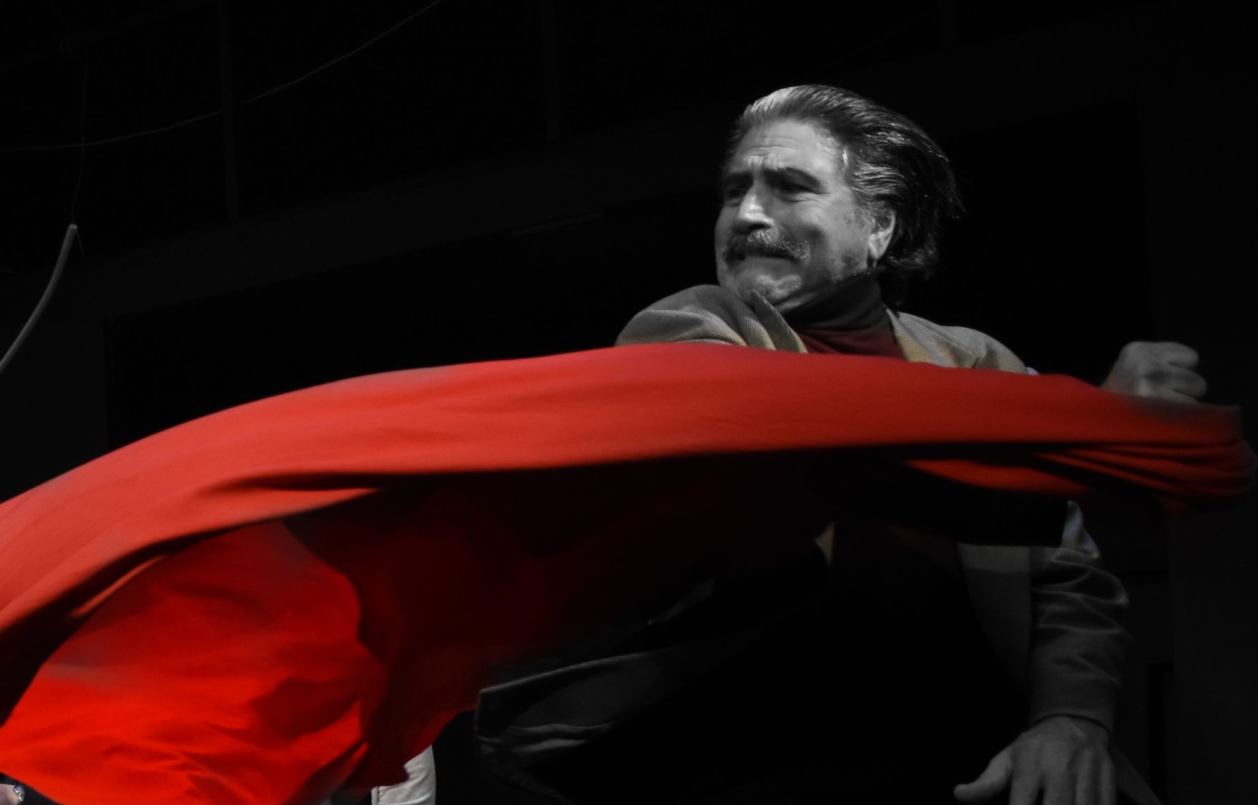 Κριτική | «Ο φονιάς» του Μήτσου Ευθυμιάδη στο Θέατρο Έαρ-Βικτώρια: οι αντέχοντες θύματα και θύτες