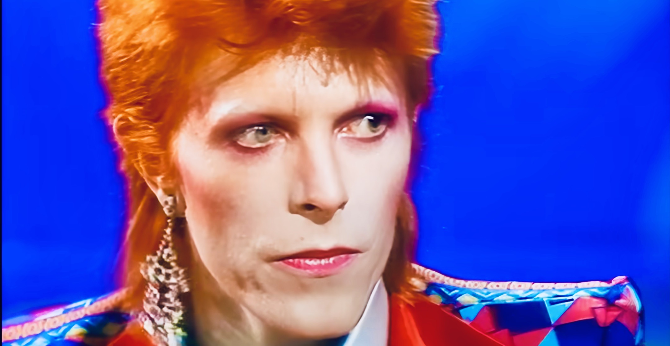 “Moonage Daydream” | Το πανόραμα ζωής του David Bowie μέσα από ένα ντοκιμαντέρ (τρέιλερ)