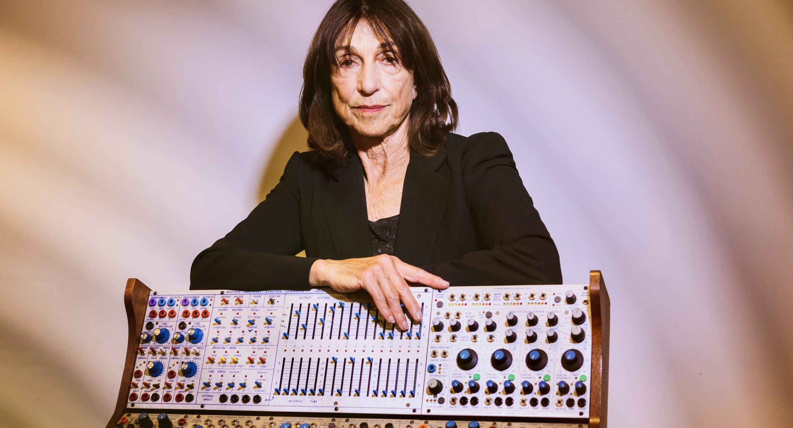 Microcosmos – Τη νέα σειρά συναυλιών του ΚΠΙΣΝ εγκαινιάζει η Suzanne Ciani  στις 23 Οκτωβρίου 2022