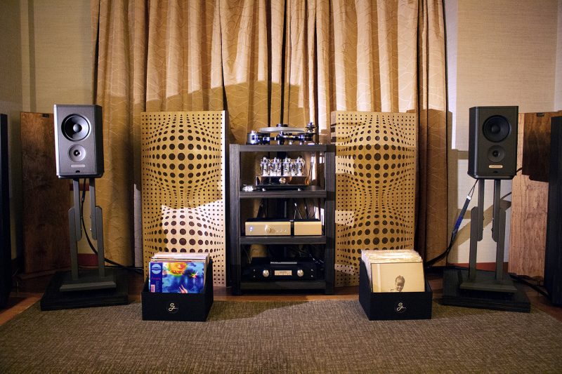Eligo Audio Culture | Ακούγοντας μουσική, πίνοντας κρασί