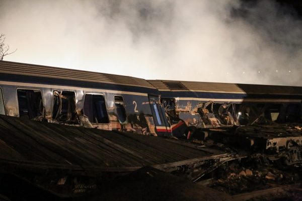 Σύγκρουση τρένων στα Τέμπη: νεκροί και τραυματίες