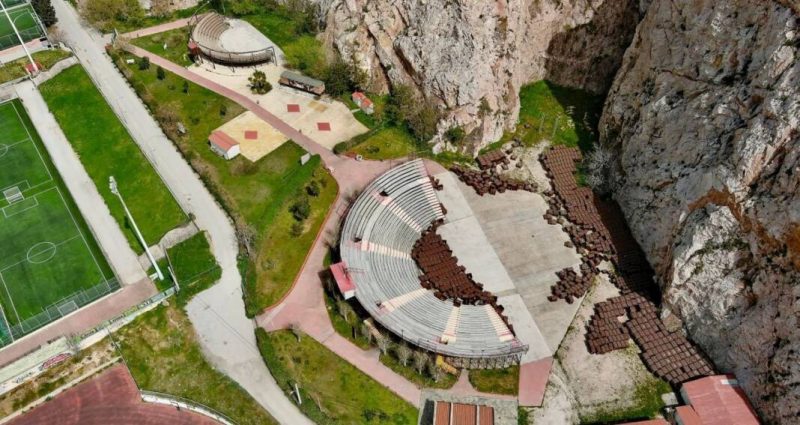 Είδηση: Tα θέατρα Βράχων, του Βύρωνα και του Υμηττού, αποδίδονται στους πολίτες