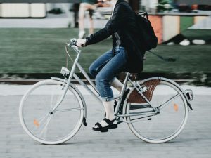 Ψυχολογία – Η επανορθωτική εμπειρία της ποδηλασίας στην πόλη