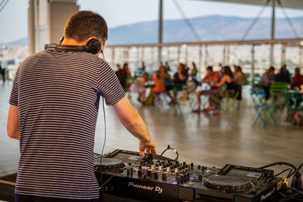 Sunset DJ Sets στο ΚΠΙΣΝ – Μουσική χωρίς σύνορα