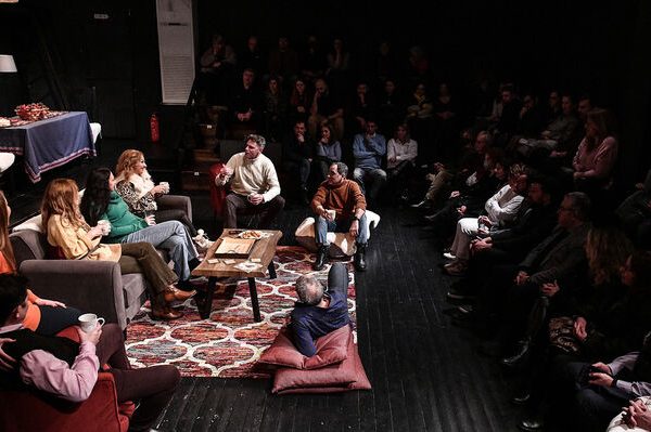 «Οι Υπάκουοι ή Reunion», τρίτη χρονιά στο Θέατρο Βαφείο – Λάκης Καραλής