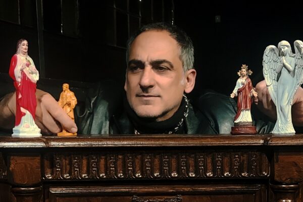 Κώστας Δελακούρας: «Όταν κοιτάζω τους ανθρώπους γύρω μου τρομάζω…»