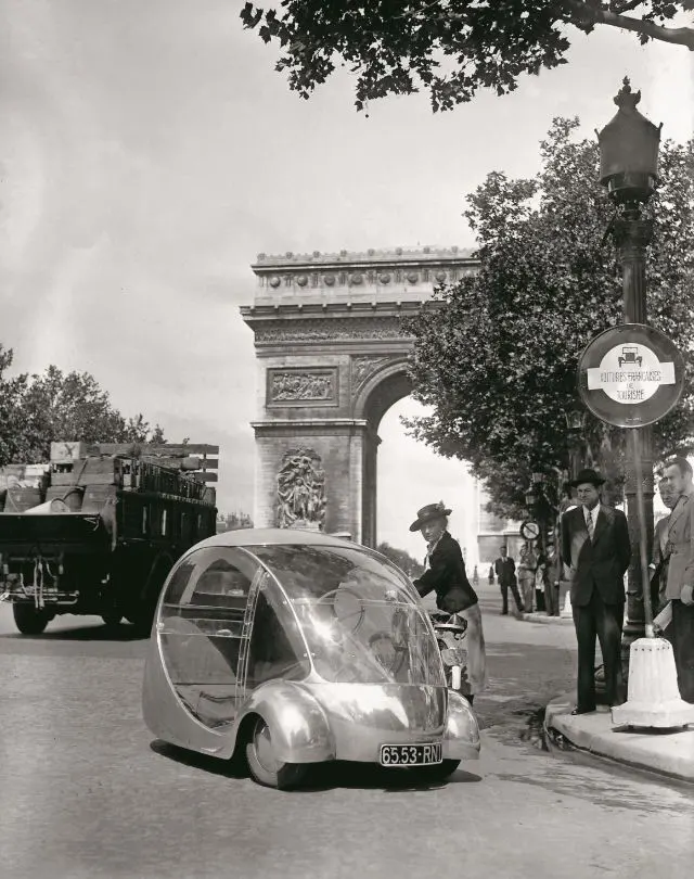 L’Œuf électrique - Το φουτουριστικό ηλεκτρικό αυτοκίνητο