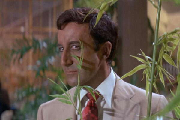 «Το Πάρτι» – Μια από τις πιο χαρακτηριστικές κωμωδίες της δεκαετίας του 1960 στα σινεμά ξανά