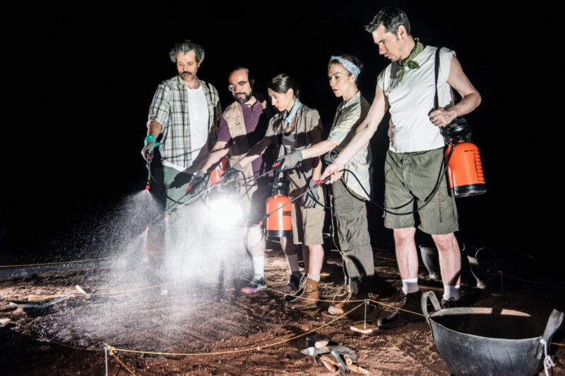 Κριτική | «ΘΡΑΥΣΜΑΤΑ: Ευριπίδης» από τον Ευθύμη Θέου: μια ανασκαφική ενοποίηση σπαραγμάτων