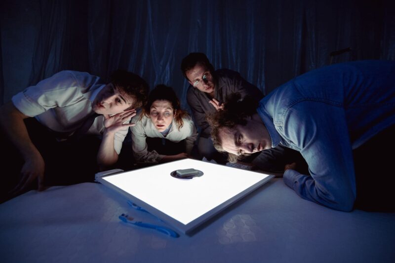 Η ομάδα Πλλατς και… «Το σαπούνι» της στο Θέατρο του Νέου Κόσμου