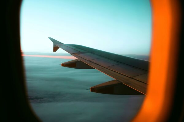 Ταξιδεύοντας Έξυπνα στις Γιορτές: Ο Οδηγός για Φθηνά Αεροπορικά Εισιτήρια