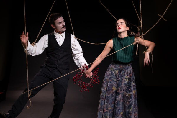 «Ένα Κουκλόσπιτο», άνθρωποι-κούκλες στην Σκηνή Μπέκετ