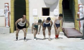 Σκηνή από την ταινία του Θόδωρου Μαραγκού Λάβετε Θέσεις (1973)