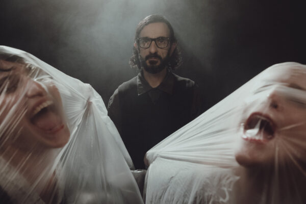 «Ήμερη – Η Ανατομία μιας Πτώσης», η σιωπηλή φωνή μιας γυναίκας από τον Γιάννη Νταλιάνη