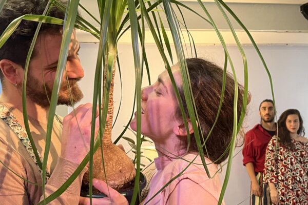 Στην πρόβα | «Perplex» του Μάγιενμπουργκ από τον Γιώργο Παύλου: περιπλοκή στο θέατρο