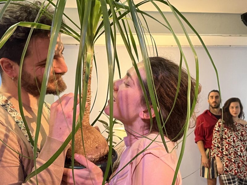 Στην πρόβα | «Perplex» του Μάγιενμπουργκ από τον Γιώργο Παύλου: περιπλοκή στο θέατρο