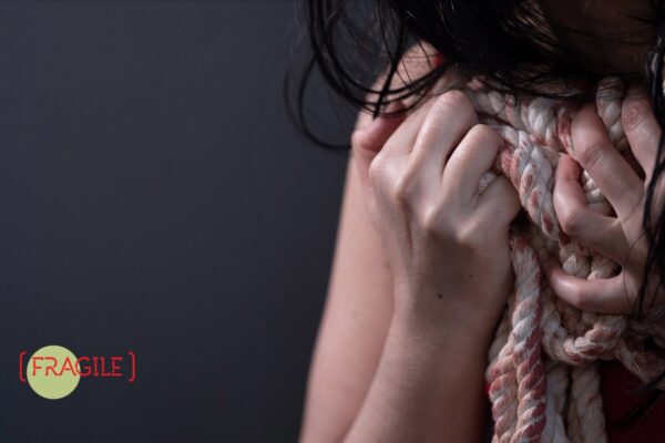 Διαγωνισμός – Κερδίστε διπλές προσκλήσεις για τη χοροθεατρική παράσταση «Ρωγμές»