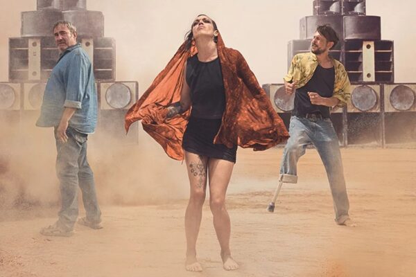 Η ταινία της εβδομάδας – Sirat: ένα rave στην έρημο και ένα υπαρξιακό ταξίδι