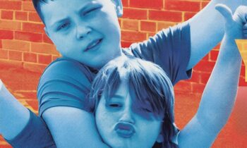 Δύο αγόρια που παλεύουν