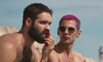 Εικόνα με δύο άνδρες από την ταινία Το Καλοκαίρι της Κάρμεν