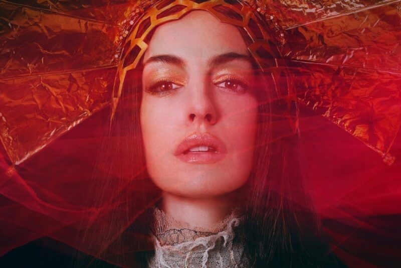 Η ταινία της εβδομάδας: Mother Mary – Η Αν Χάθαγουεϊ στον κόντρα ρόλο της καριέρας της